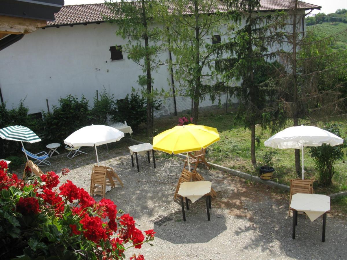 Gli Acini Bed & Breakfast Pietra de' Giorgi Bagian luar foto